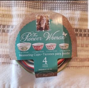 The Pioneer Woman measuring cups